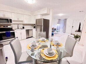200 SW 11th St in Hallandale Beach, FL - Building Photo - Building Photo