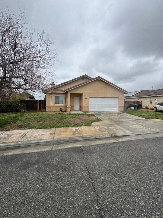 445 Jonnie Way in San Jacinto, CA - Building Photo