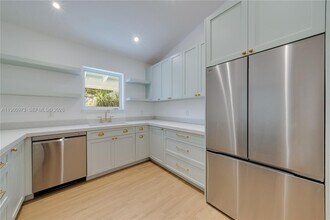 12535 Moss Ranch Rd in Miami, FL - Building Photo - Building Photo