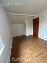 2107 NE 54th St in Seattle, WA - Building Photo - Building Photo