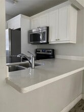 5181 W Oakland Park Blvd in Lauderdale Lakes, FL - Building Photo - Building Photo
