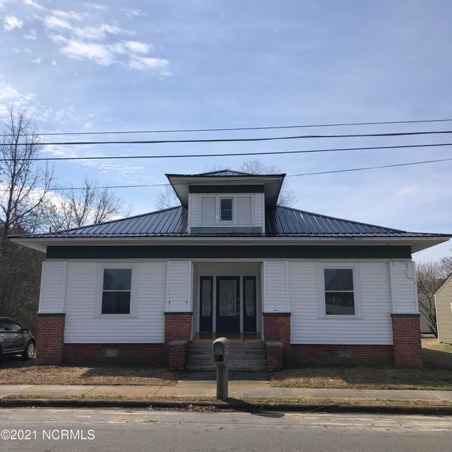 605 SE 3rd St in Snow Hill, NC - Building Photo