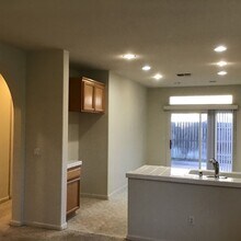 5319 Dunlay Dr in Sacramento, CA - Building Photo - Building Photo