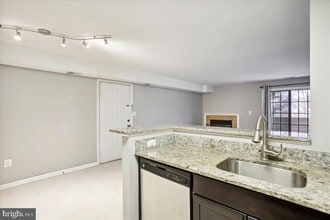 6939 Mary Caroline Cir in Alexandria, VA - Building Photo - Building Photo