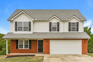 2013 Summit Ln in La Vergne, TN - Building Photo