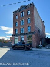 15 Railroad Ave in Kingston, NY - Building Photo - Building Photo
