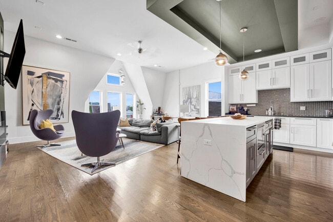 property at 4352 S Oakenwald Ave