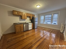1630 Commonwealth Ave, Unit 1626-9 in Boston, MA - Building Photo