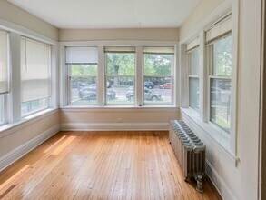 5061 N Damen Ave, Unit 1W in Chicago, IL - Foto de edificio - Building Photo
