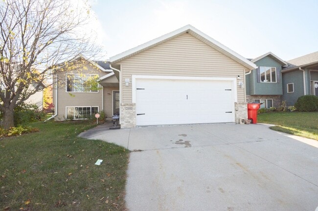 property at 2840 Monroe Dr NW