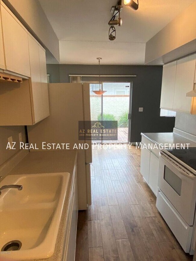 1922 E Orange Dr in Phoenix, AZ - Building Photo - Building Photo