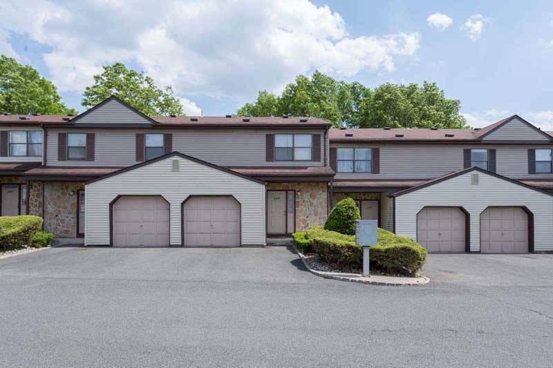 Chesterfield Townhomes in Edison, NJ - Building Photo