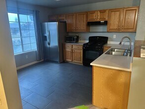 1020 Sandpiper Way in Atwater, CA - Building Photo - Building Photo