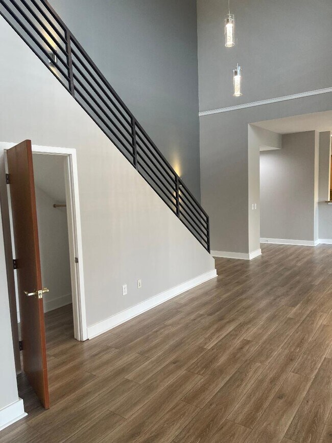 575 Elm Ave in Long Beach, CA - Building Photo - Building Photo