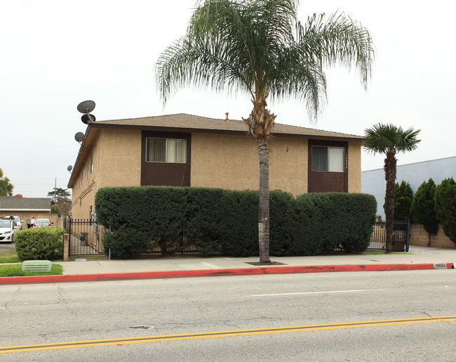 10022 Flower St in Bellflower, CA - Building Photo - Building Photo