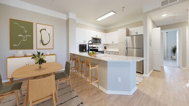 Bristol Village Apartments in Aurora, CO - Foto de edificio - Building Photo