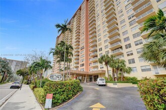 251 174th St in Sunny Isles Beach, FL - Foto de edificio - Building Photo