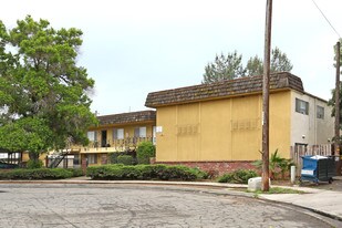 36 E Saginaw Way in Fresno, CA - Building Photo