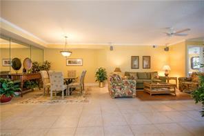 526 Laguna Royale Blvd-Unit -302 in Naples, FL - Foto de edificio - Building Photo