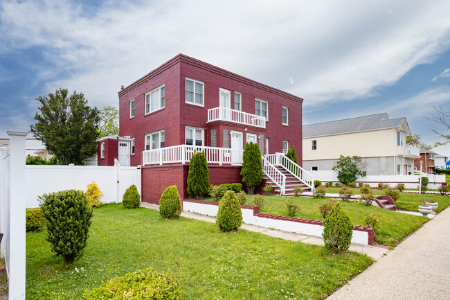 325 E Park Ave in Long Beach, NY - Building Photo - Building Photo