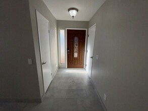 1863 Donahue Dr in El Cajon, CA - Building Photo - Building Photo