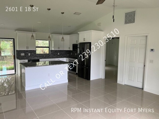 2601 E 18th St in Lehigh Acres, FL - Building Photo - Building Photo