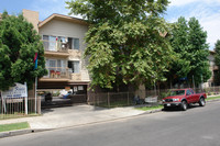 Walnut Point Apartments in Canoga Park, CA - Foto de edificio - Building Photo