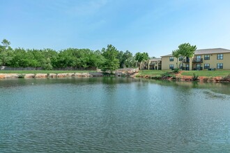 Quail Lakes Apartments in Oklahoma City, OK - Foto de edificio - Building Photo