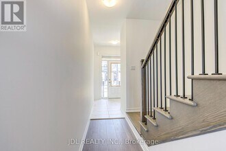 3066 Robert Lamb Blvd in Oakville, ON - Building Photo - Building Photo