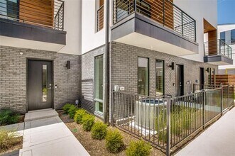 2190 Bennett Ave in Dallas, TX - Foto de edificio - Building Photo