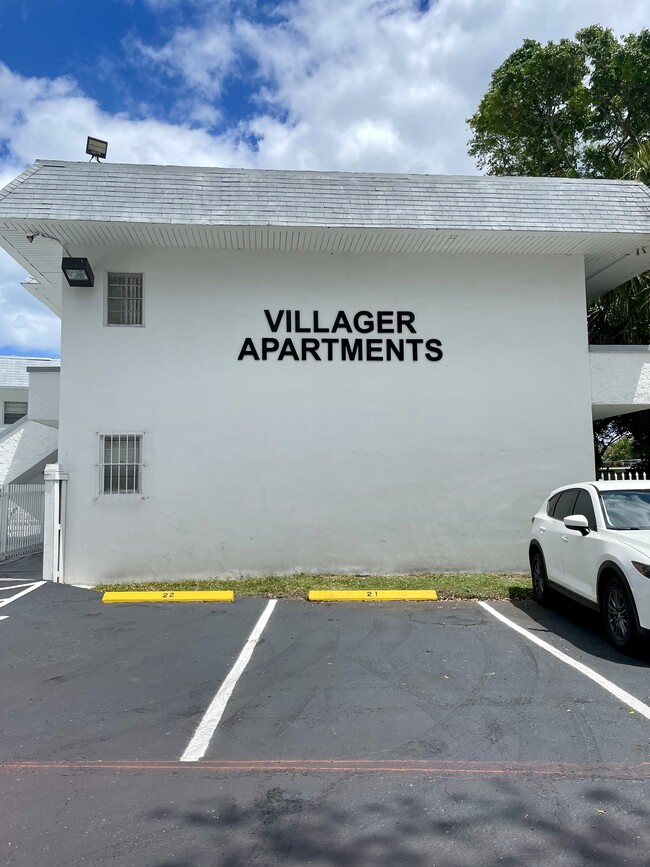 Villager Apartments in North Miami Beach, FL - Building Photo - Building Photo
