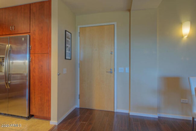7157 E Rancho Vista Dr in Scottsdale, AZ - Building Photo - Building Photo