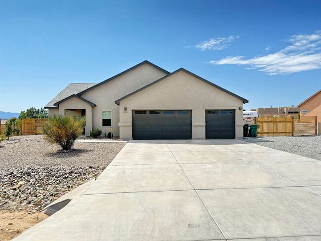 2628 Globe Ct NE