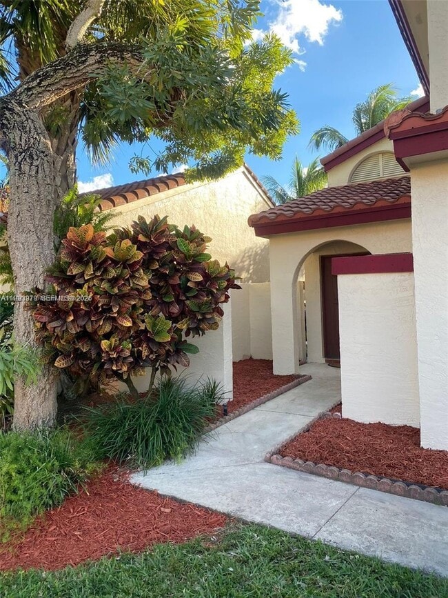 18120 NW 63rd Ct in Hialeah, FL - Building Photo - Building Photo