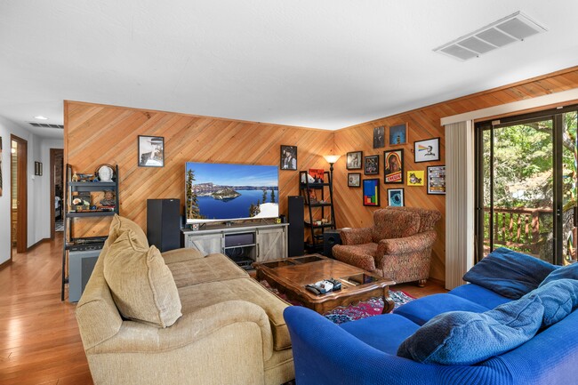 1024 Tamara Cir in Medford, OR - Building Photo - Building Photo
