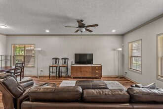 403 Holleman Dr in College Station, TX - Building Photo - Building Photo
