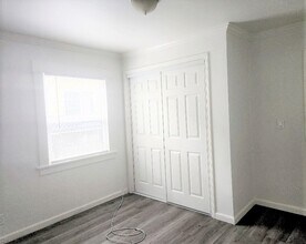 1241 E 80th St, Unit 1241 in Los Angeles, CA - Building Photo - Building Photo