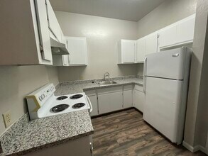 Madison Arches Apartments in Stockton, CA - Foto de edificio - Building Photo