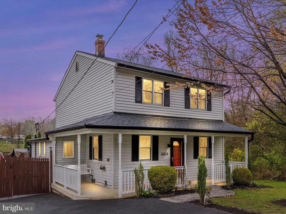 26214 Town Spring Rd in Damascus, MD - Building Photo
