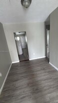 1451 NE 170th St in North Miami Beach, FL - Building Photo