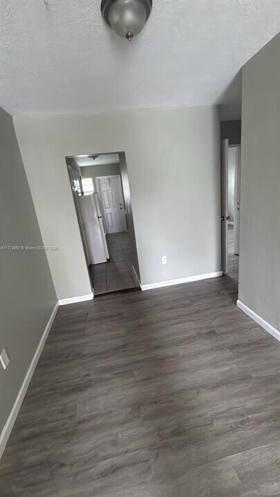 1451 NE 170th St in North Miami Beach, FL - Building Photo