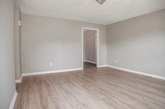 5103 NE 44th Terrace in Kansas City, MO - Building Photo - Building Photo