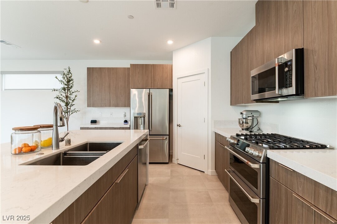 2526 Verdello St in Henderson, NV - Building Photo