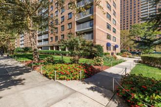 St. James Towers in Brooklyn, NY - Foto de edificio - Building Photo