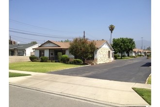 325-349 W 2nd Ave in Azusa, CA - Building Photo - Building Photo