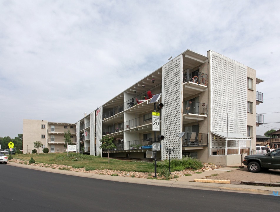 Broadmoor Village in Littleton, CO - Building Photo