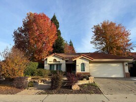 1450 Penhurst Way in Roseville, CA - Building Photo