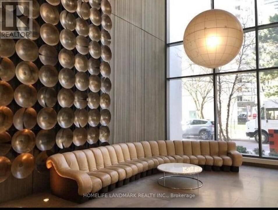 75 St Nicholas St in Toronto, ON - Building Photo