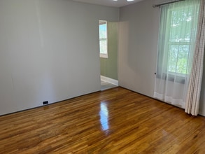 906 Dodge St in Eau Claire, WI - Building Photo - Building Photo