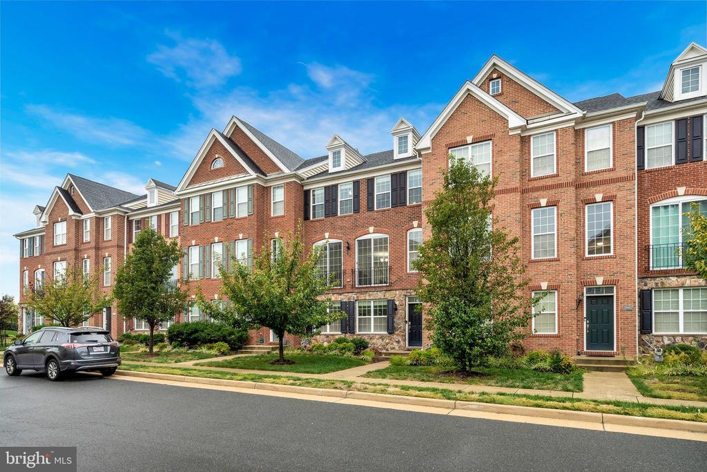 23423 Colts Run Square in Ashburn, VA - Foto de edificio